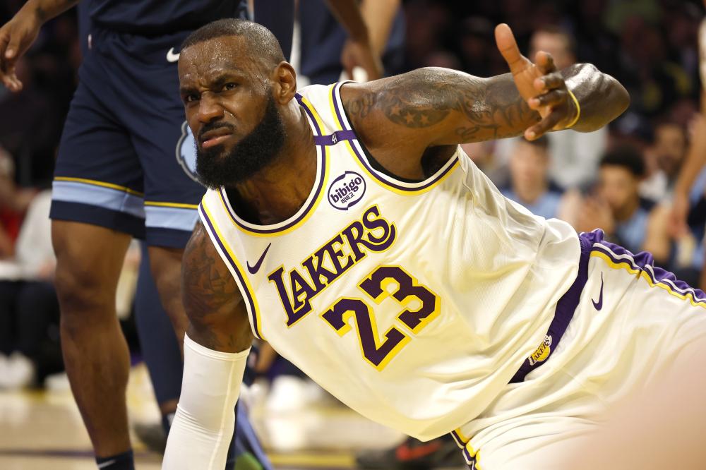 [NBA]麦克丹尼尔斯断球反击 兰德尔双手飞扣.