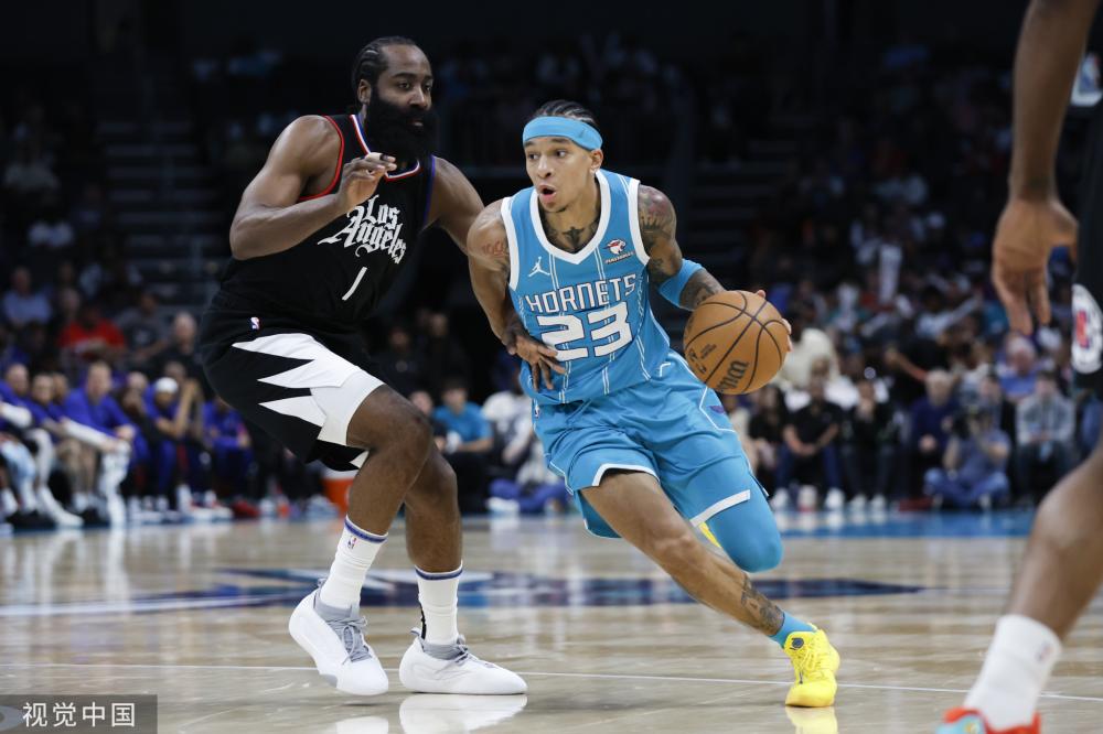 她不仅能提 她不仅能提